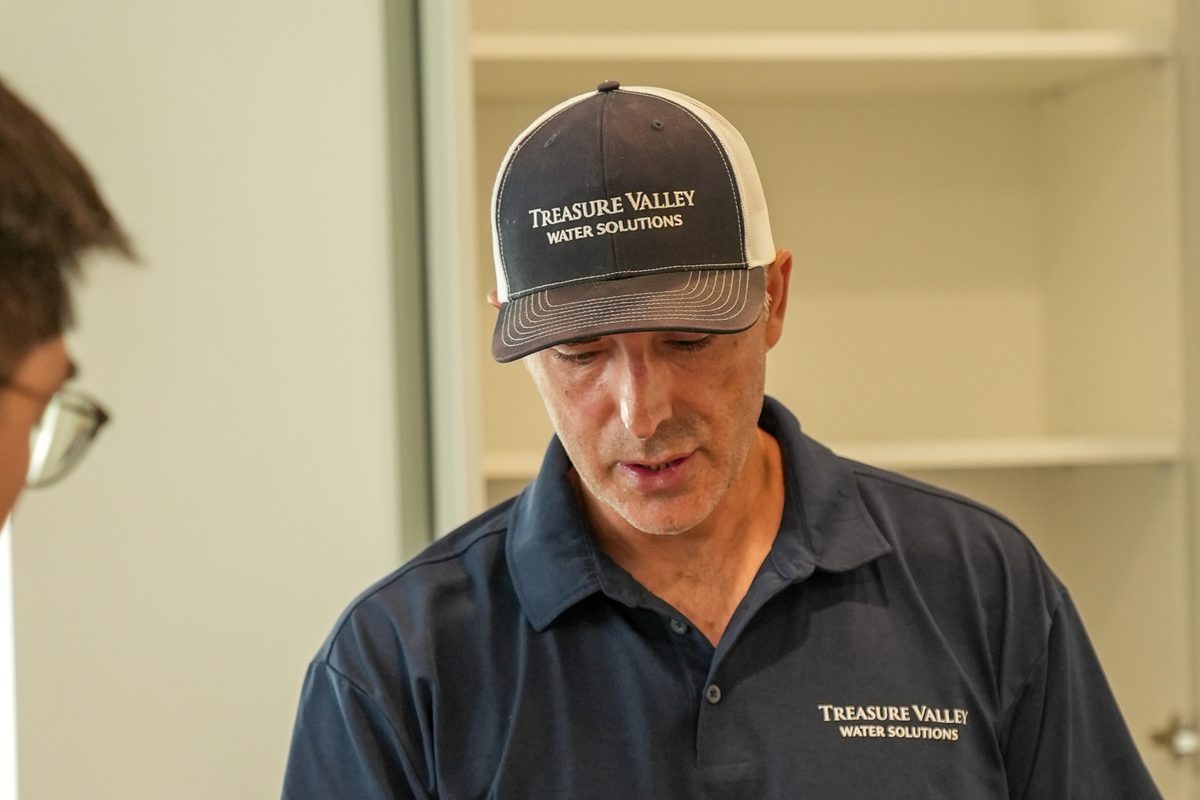 Explaining the results of a free water test to a customer at home